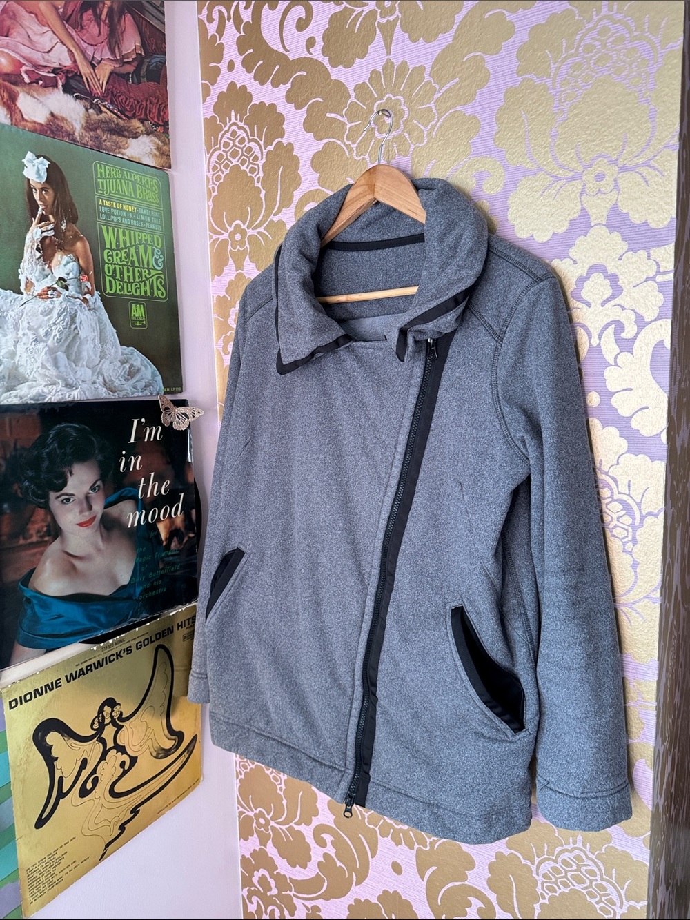 Lululemon Women’s Gray Asymmetrical Zip Jacket size 8